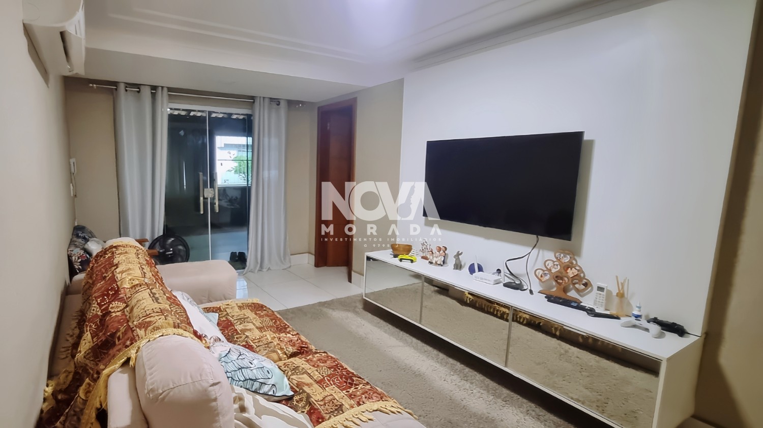 Casa à venda com 3 quartos, 144m² - Foto 1