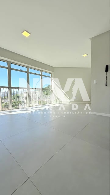 Apartamento à venda com 3 quartos, 140m² - Foto 2