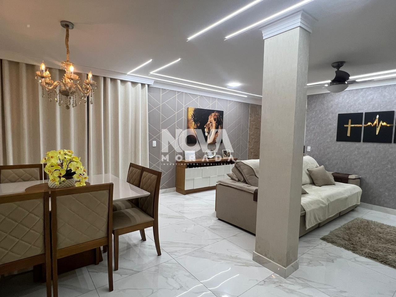 Casa à venda com 4 quartos, 450m² - Foto 2