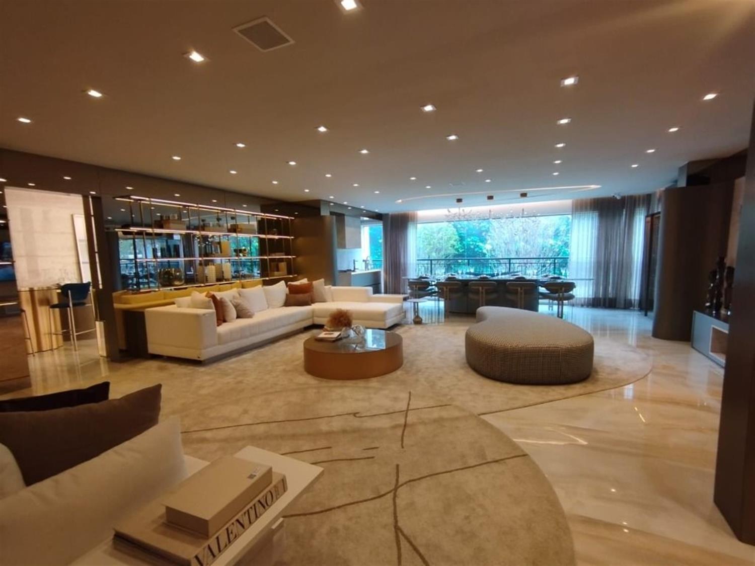 Apartamento, 3 quartos, 216 m² - Foto 1