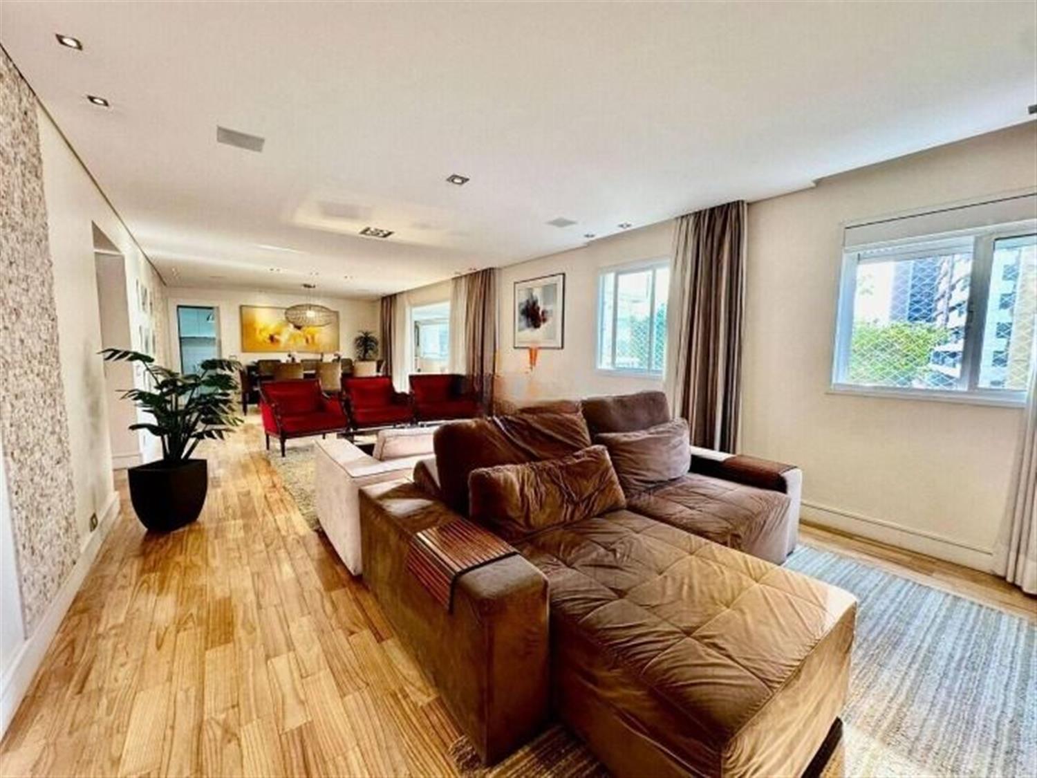 Apartamento, 3 quartos, 206 m² - Foto 2