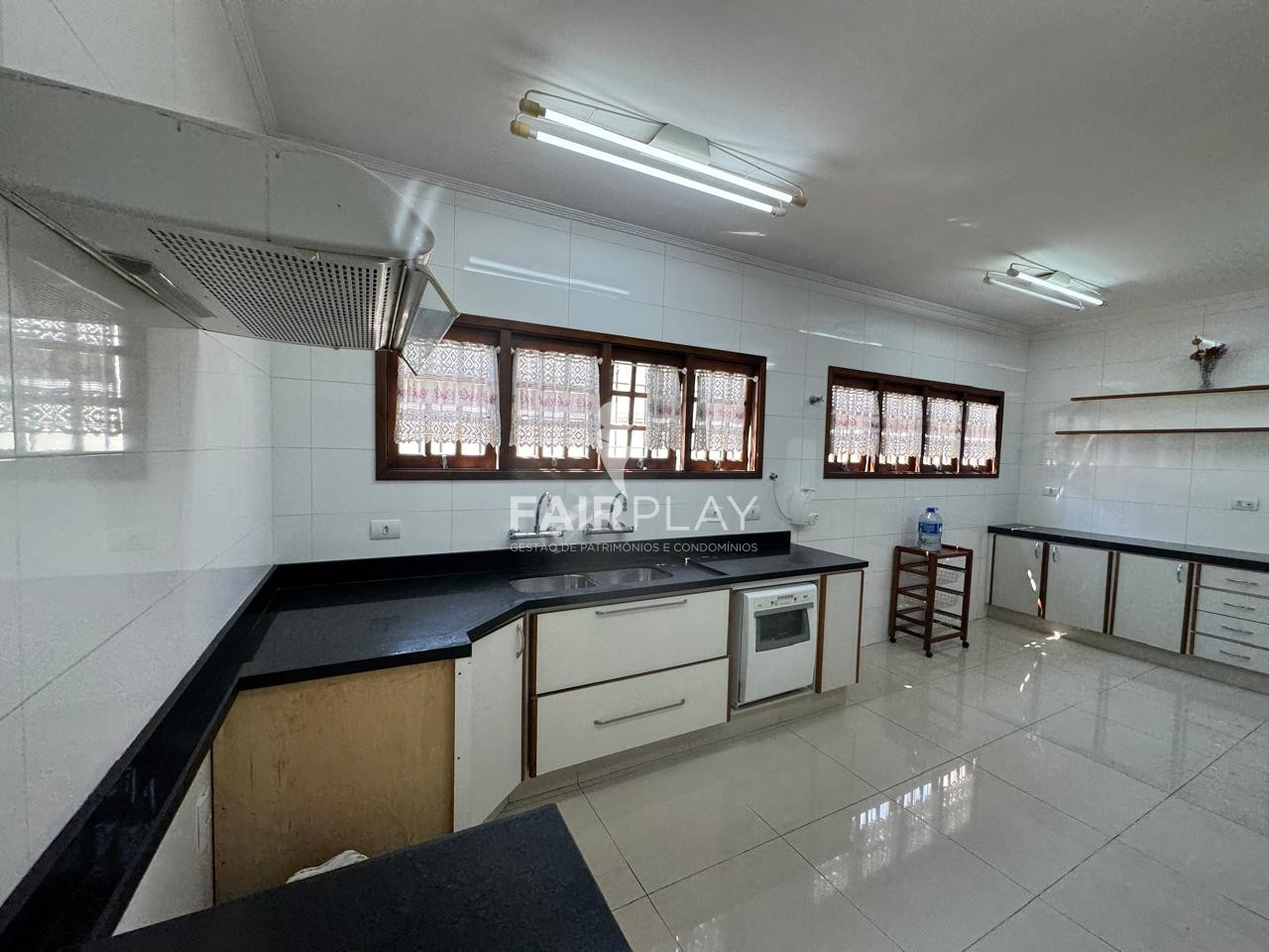 Casa, 4 quartos, 340 m² - Foto 27