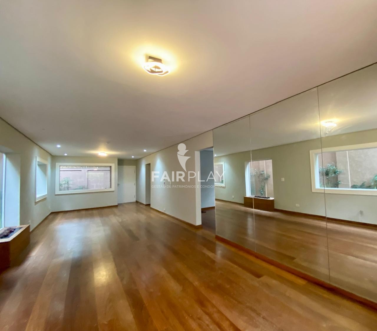 Casa, 5 quartos, 280 m² - Foto 1