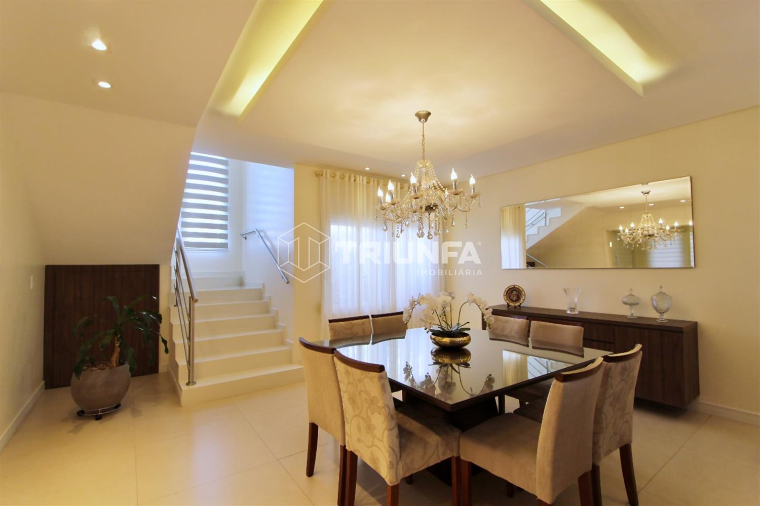 Casa localizada em bairro nobre com amplo espaço para lazer!
