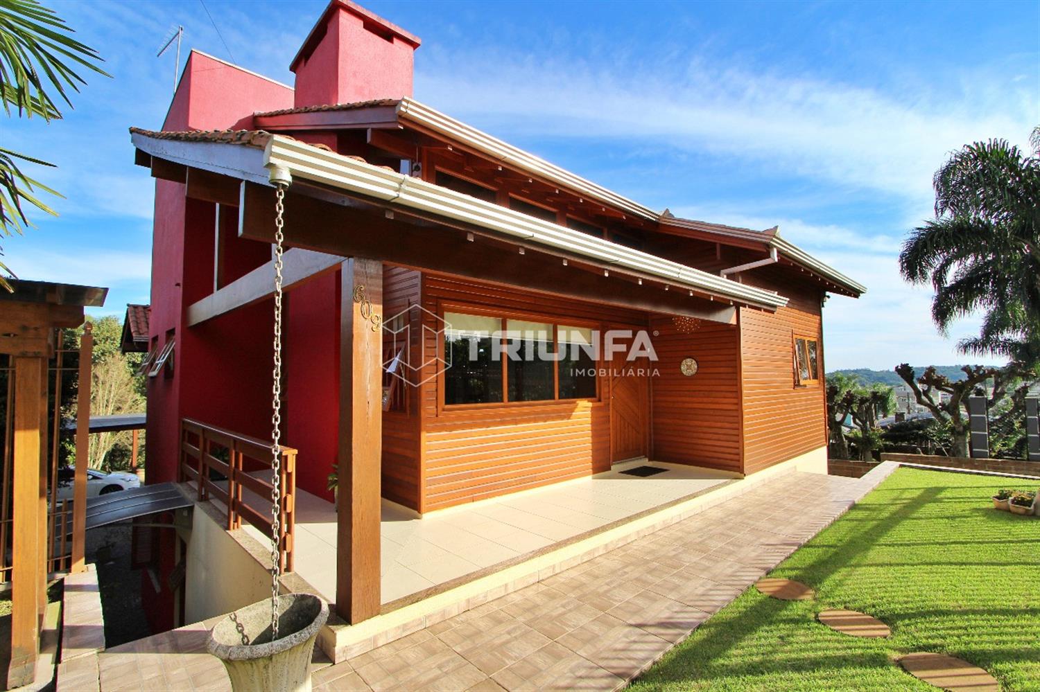 Este imóvel impressionante conta com 4 dormitórios, sendo 1 suíte, 3 banheiros e uma área de terreno de 794m².