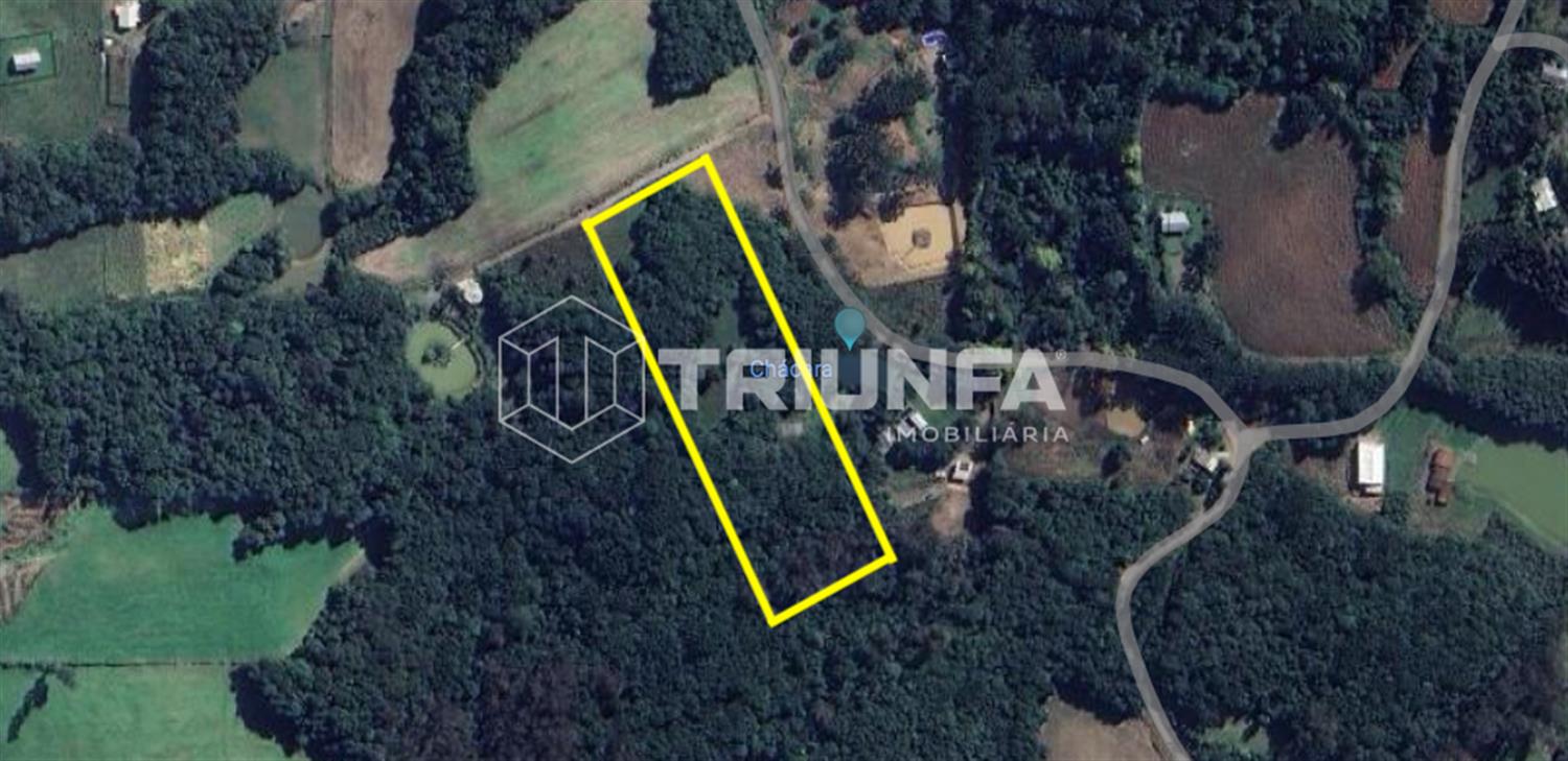 Area de Terra com 2 hectares no topo do morro , aproximadamente  1kM do asfalto .