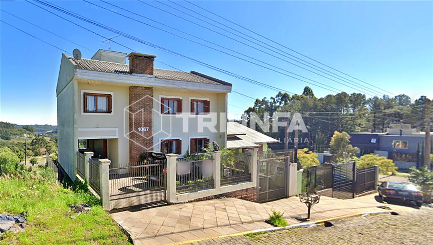 Localizada em um dos bairros mais charmosos de Farroupilha, esta casa encantadora está disponível para venda.