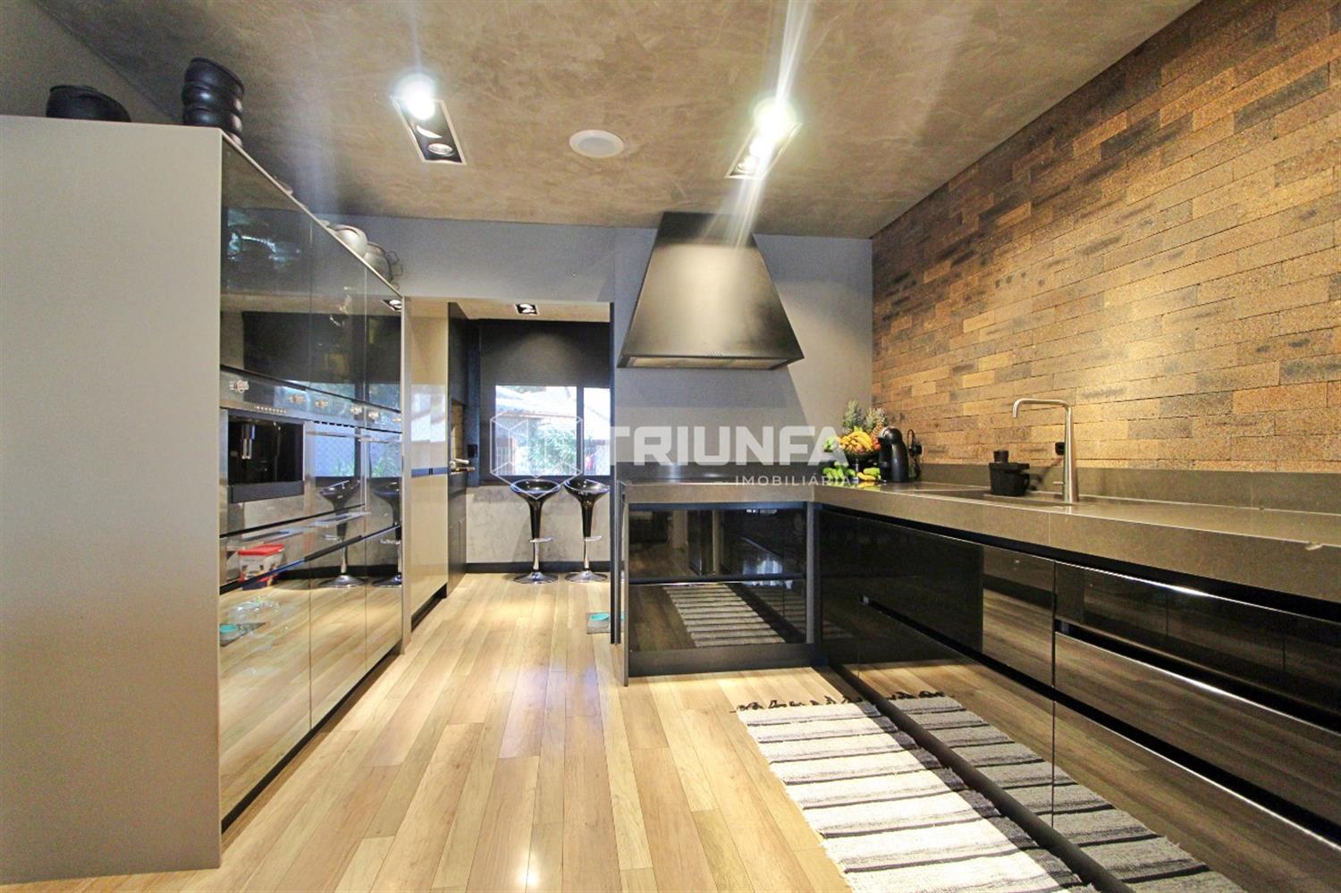 Apartamento mobiliado no Bairro Santo Antônio oferece um espaço incrível de 115,88m² de área privativa, perfeito para