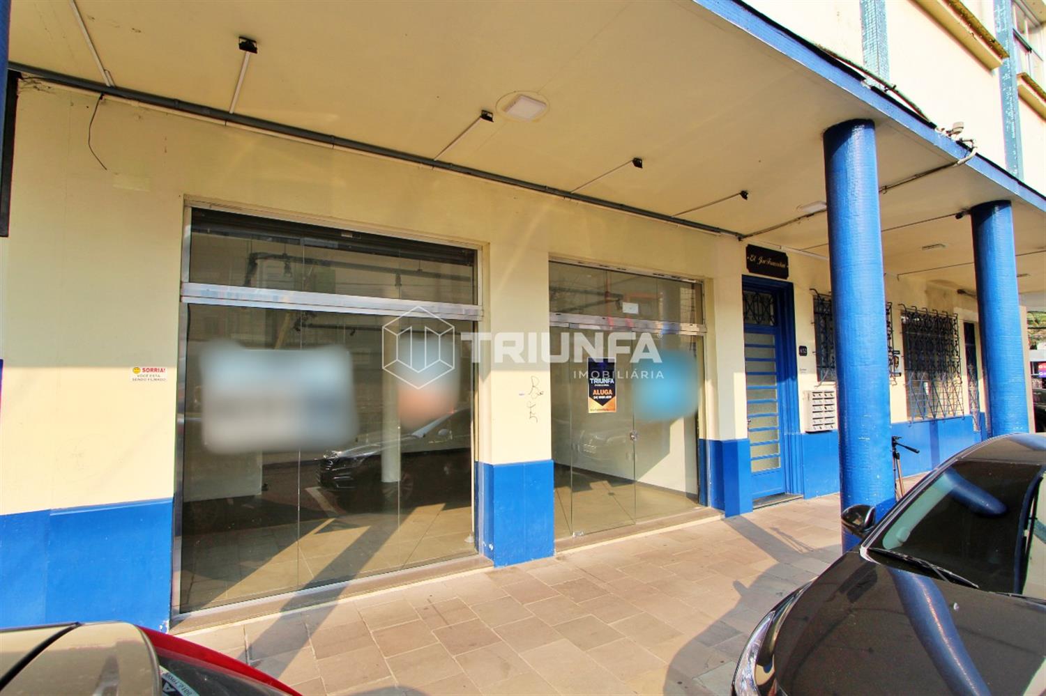 Sala térrea no Centro da cidade, muito bem localizada em frente ao Cartório.