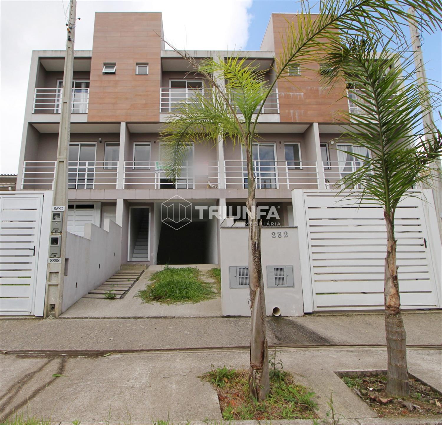 Este sobrado localizado no bairro Imigrante oferece um amplo espaço, ideal para quem busca conforto e praticidade.