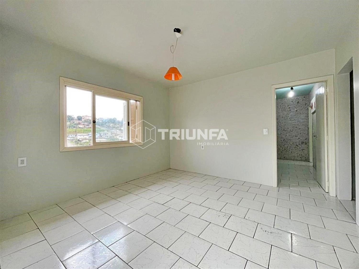 Esta casa conta com uma excelente distribuição de ambientes, proporcionando conforto e praticidade.