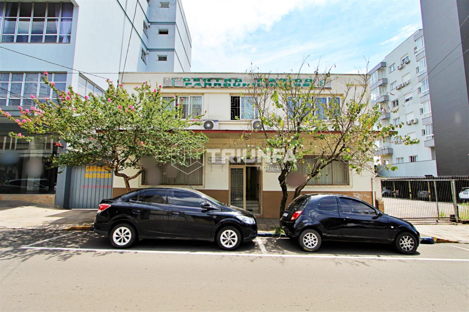 Sala comercial para locação no centro de Farroupilha, com 42 metros quadrados de área útil.