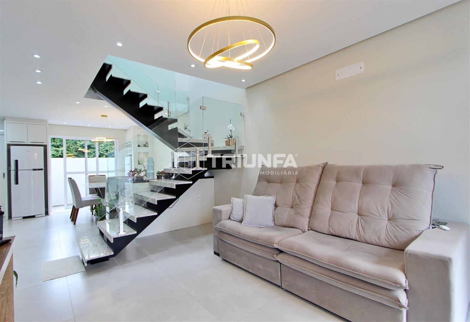 Com arquitetura neoclássica em local nobre do bairro Cruzeiro, você encontra um dos melhores sobrados de Farroupilha.