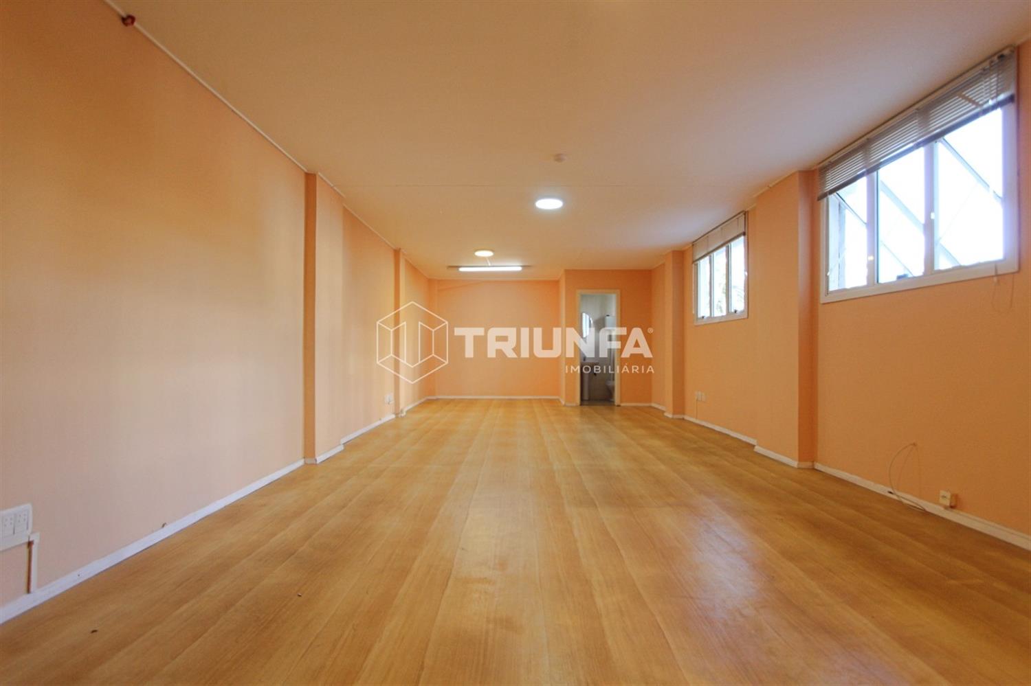 Sala comercial em excelente localização no Centro, com 50 m² de área útil.