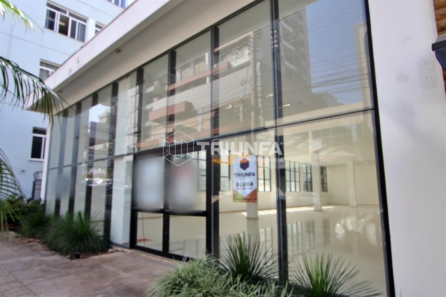 Excelente sala comercial térrea, com ambiente amplo e bem iluminado, ideal para diversos tipos de negócios.