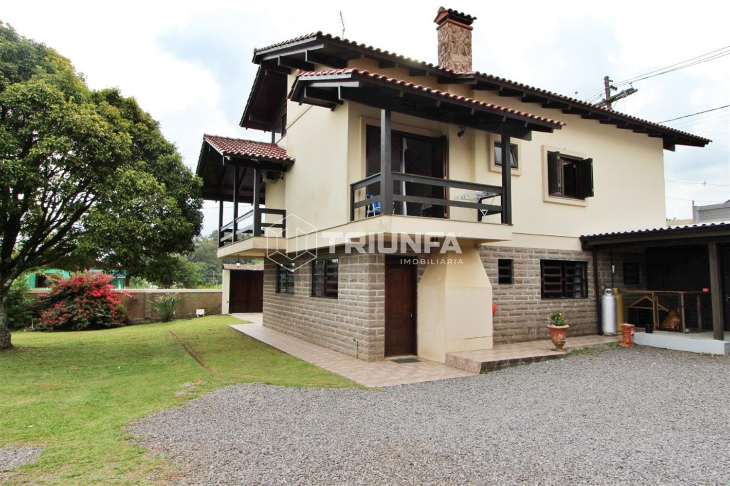 Linda casa com 3 dormitórios, 3 banheiros, garagem para 4 carros e banheira de hidromassagem - conforto e charme com
