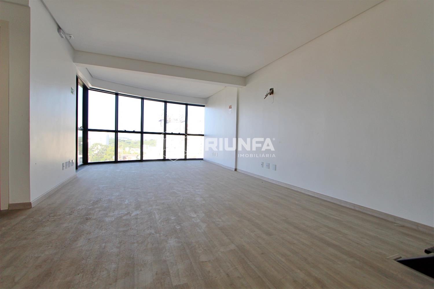 Sala comercial com amplo espaço, localizada em uma das regiões mais valorizadas do Centro, dentro de um dos centros