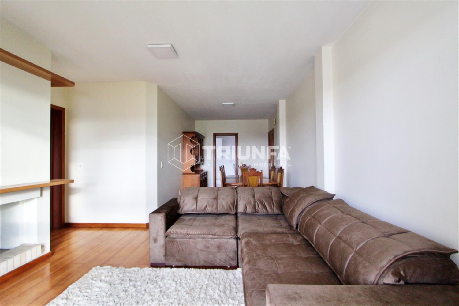 Apartamento espaçoso para alugar no Centro da cidade, com 120m² muito bem distribuídos.