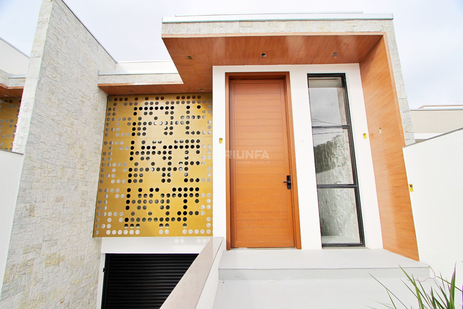 Belíssima Casa com Design Moderno em Ótima Localização no São Francisco!
