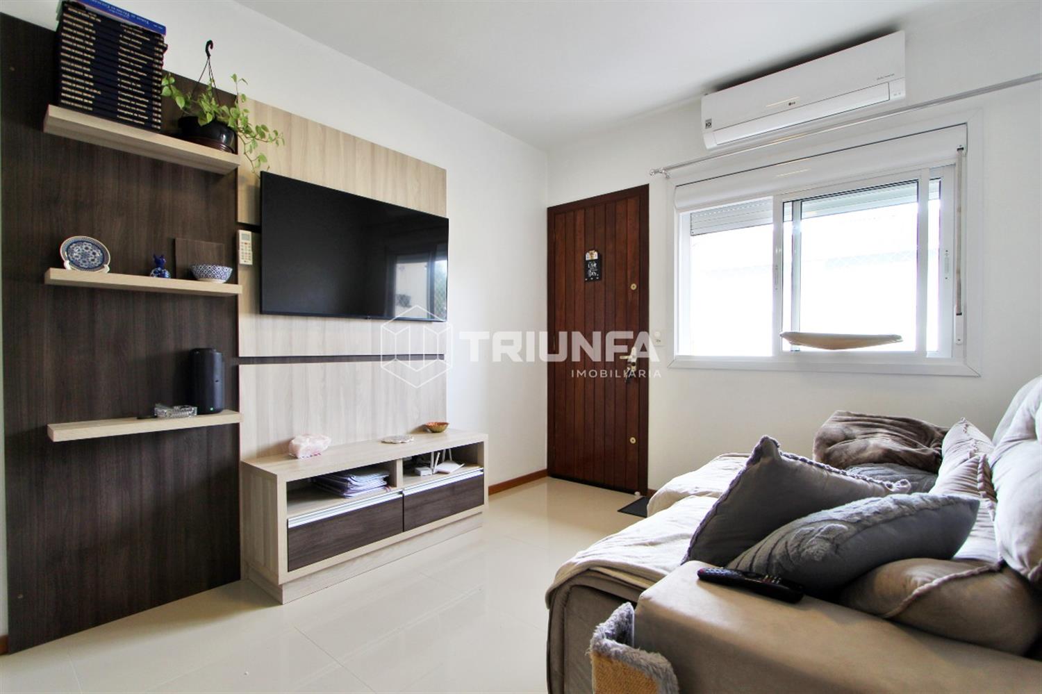 Vendo excelente sobrado com 120 metros quadrados de área construída, composto por três vagas de garagem e móveis