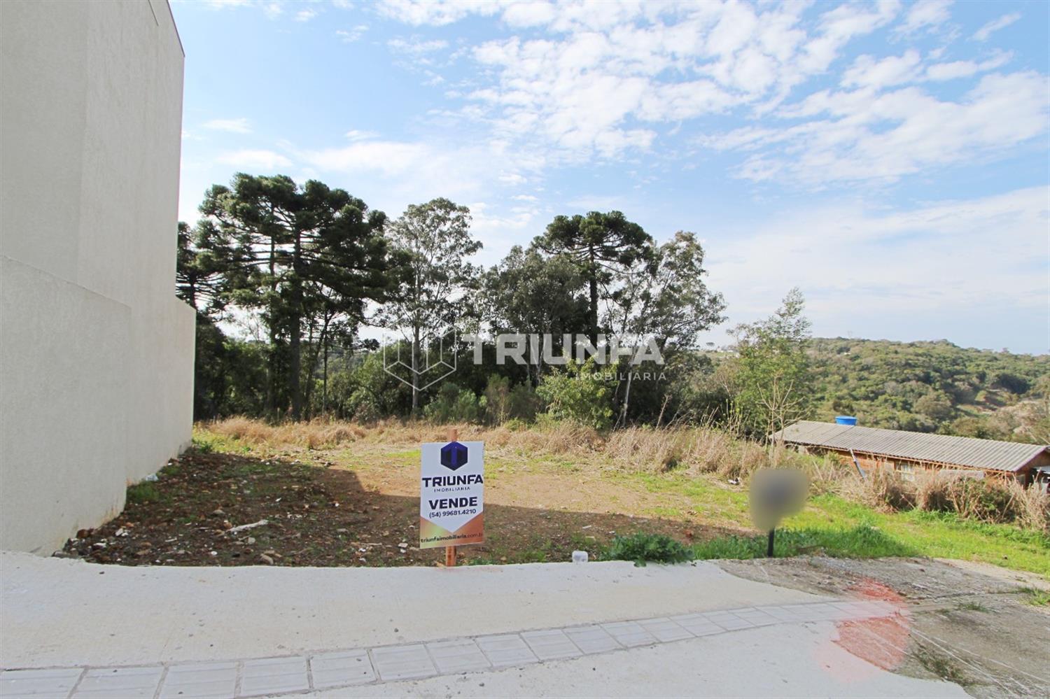 Terreno à venda com 603m de área, ideal para quem deseja construir ou investir.