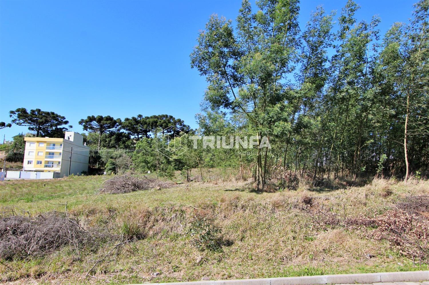Dois terrenos localizados em um dos bairros mais nobres da cidade, com área total de 825m², podendo ser adquiridos