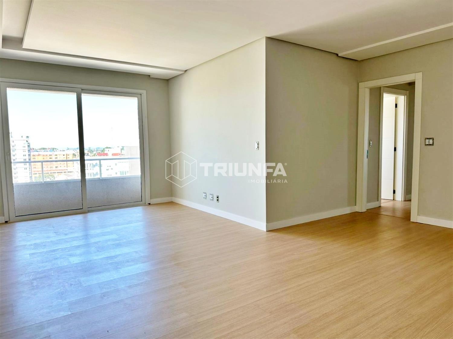 Vende-se apartamento novo no centro de Farroupilha com 3 dormitórios (sendo uma suíte), 2 vagas de garagem, elevador