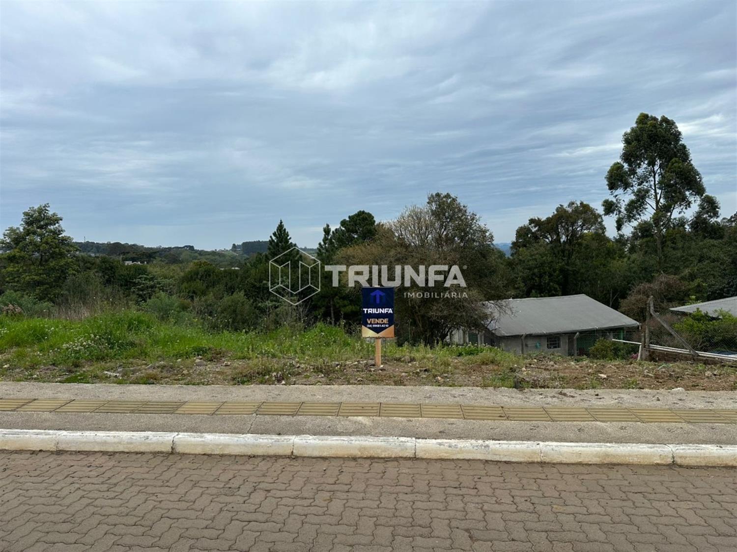 Excelente terreno com 672 metros quadrados, frente norte com posição solar previlegiada, o lote conta com 25 metros de