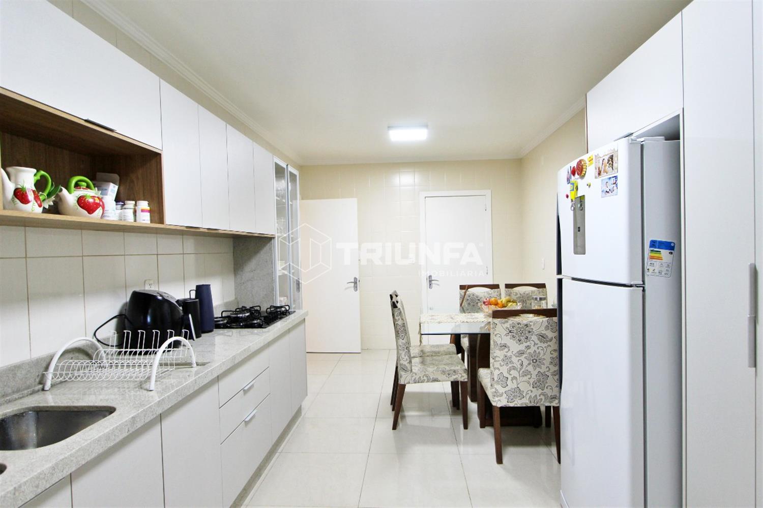 Apartamento à venda com 126m², localizado em frente à Igreja Matriz de Farroupilha.