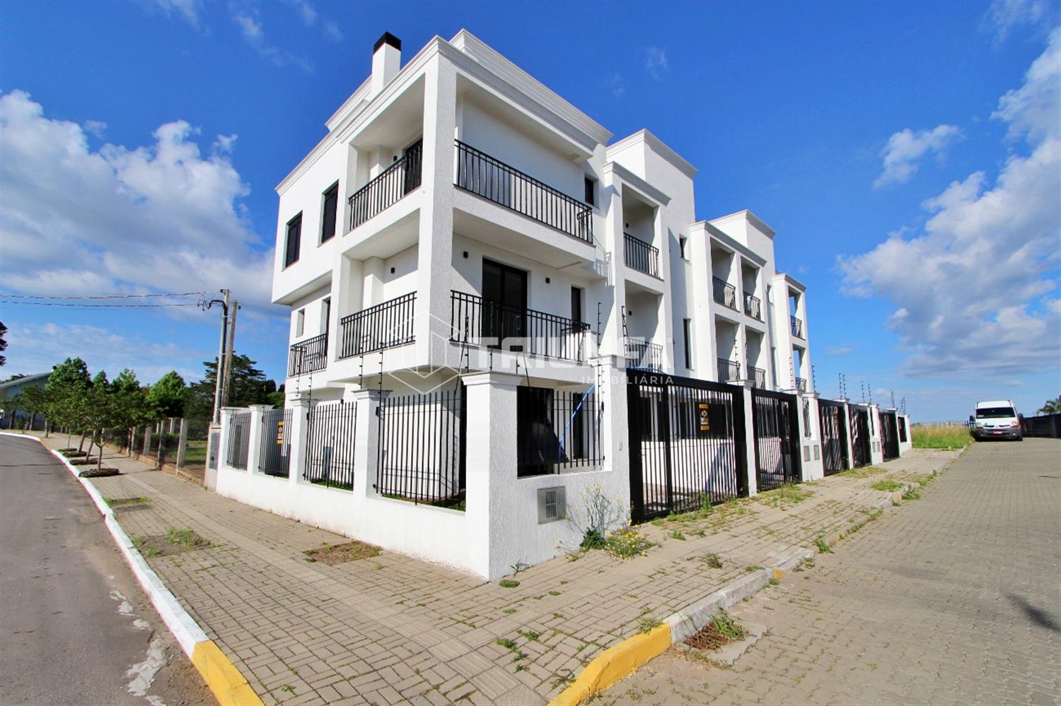 Descubra o conforto e a amplitude deste sobrado triplex de 152 m² privativos, pensado para oferecer praticidade