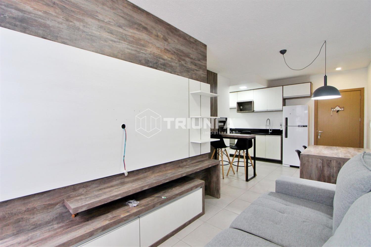 Apartamento a venda, semimobiliado e com excelente localização.