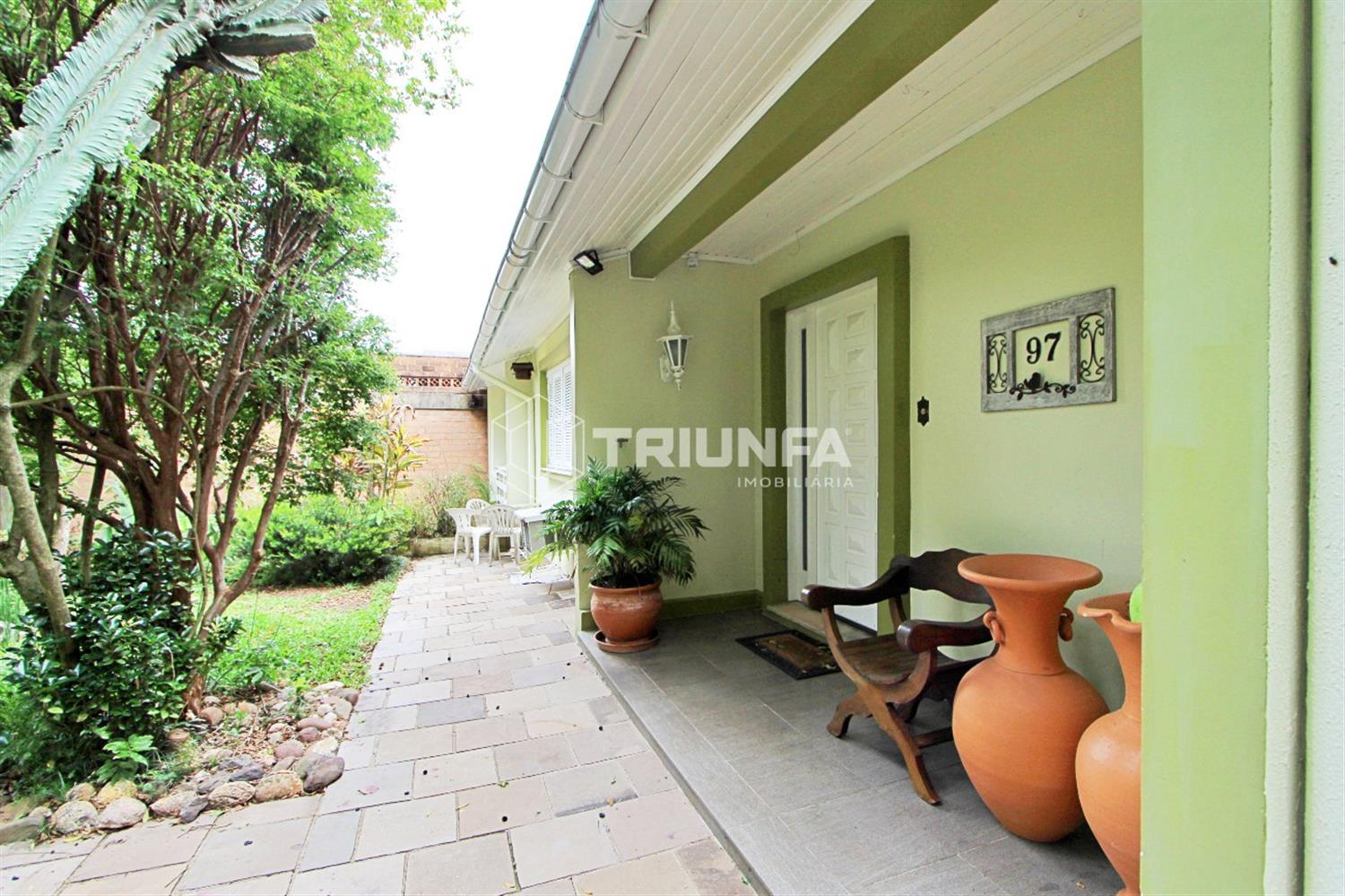 Casa à venda em bairro bem localizado, ideal para quem busca conforto, segurança e um excelente espaço para viver.