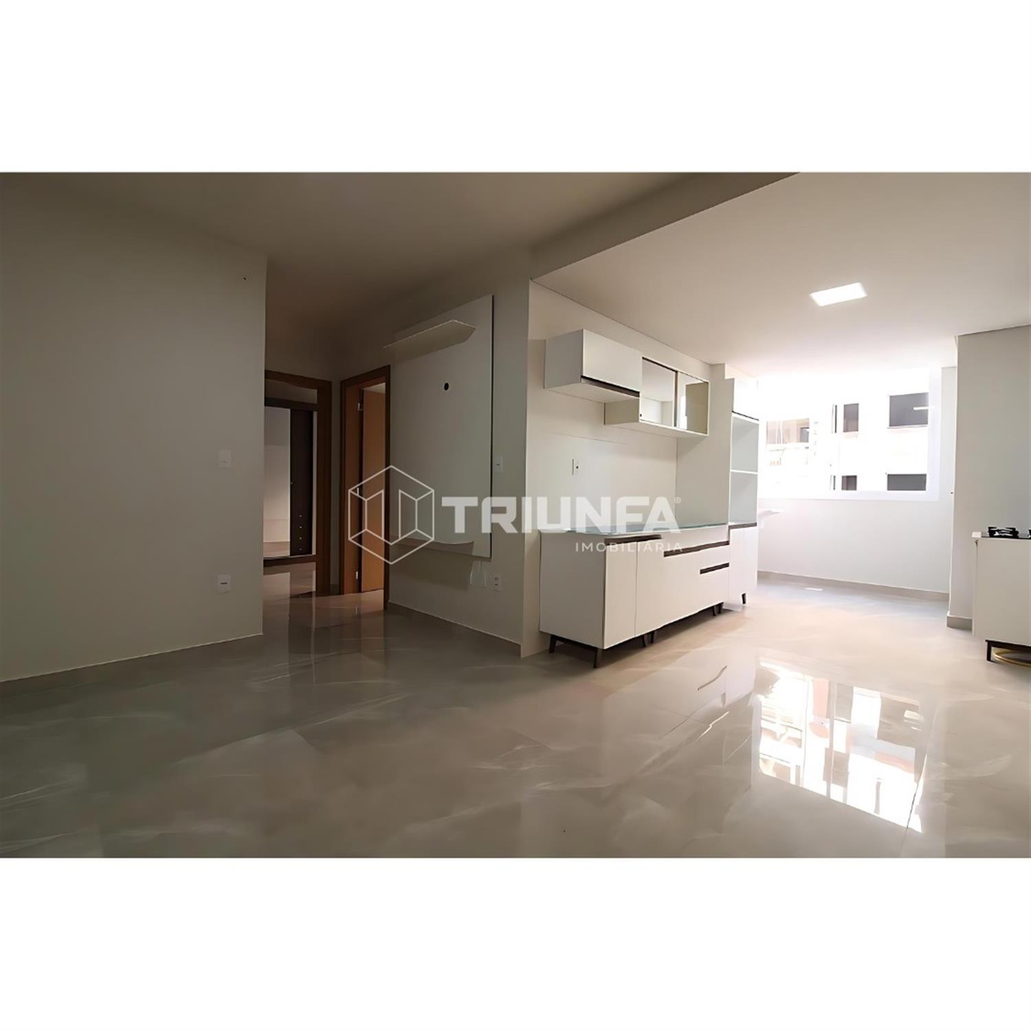 Apartamento à venda próximo ao centro, com excelente posição solar e ótima iluminação natural.