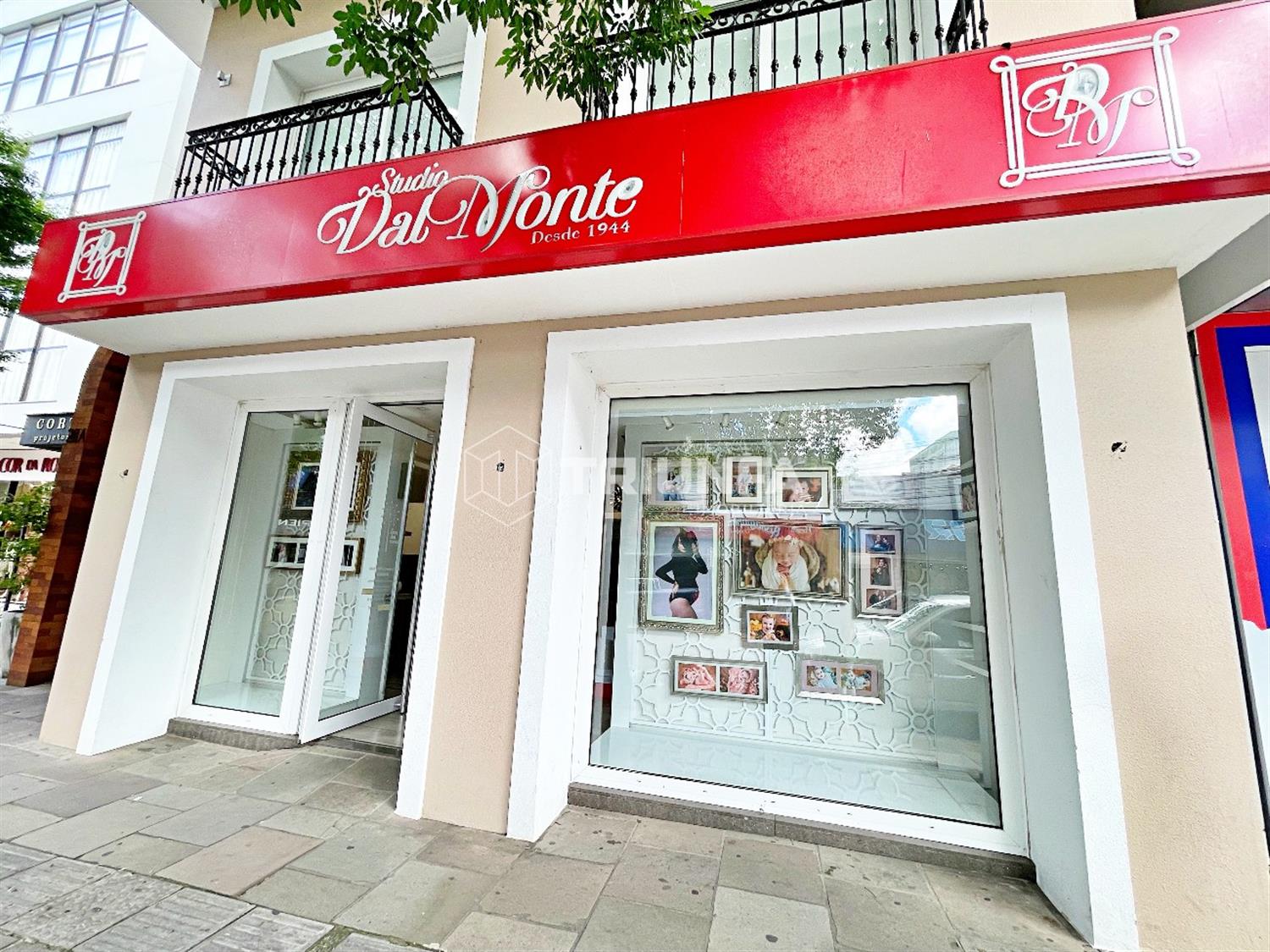 Disponível para locação pela Triunfa Imobiliária, excelente sala comercial com 150 m², localizada em ponto extremamente