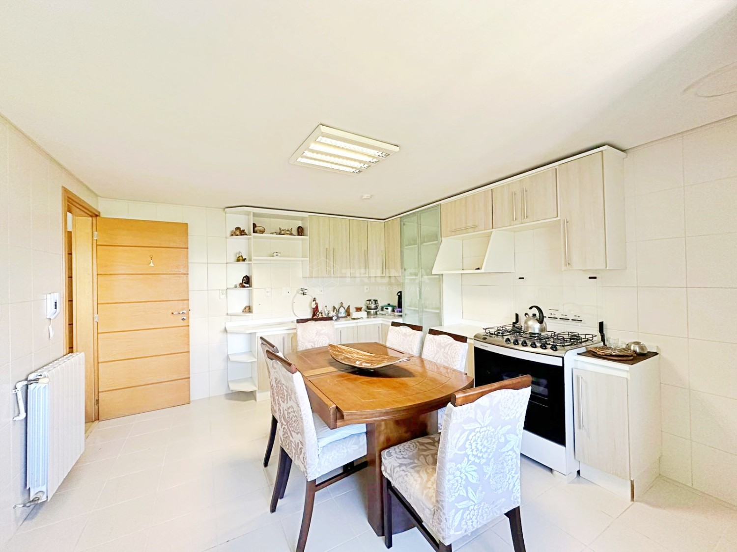 Localizado em Farroupilha, no estado do Rio Grande do Sul, este belo apartamento está disponível para venda.