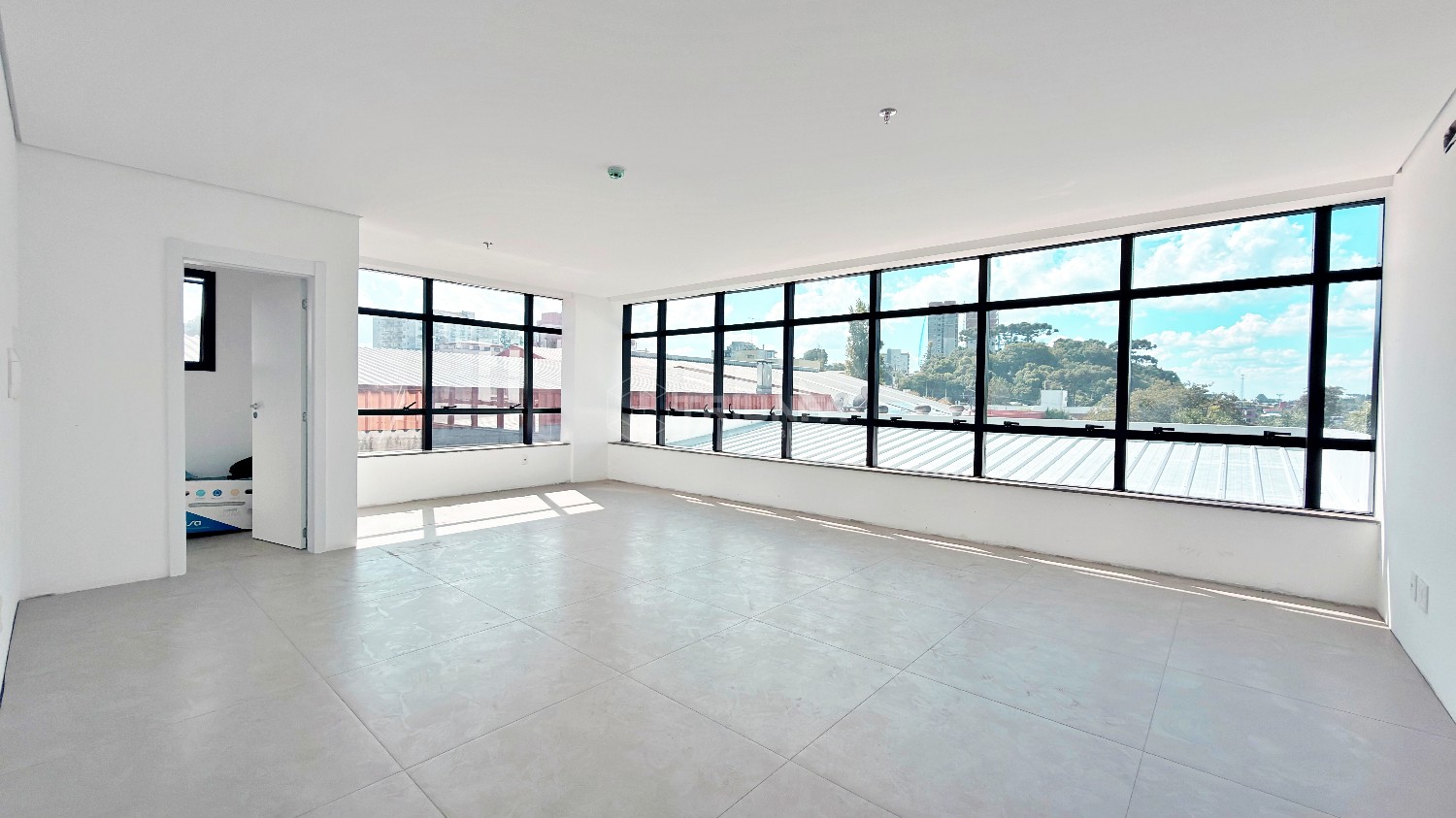 Excelente oportunidade de aluguel de uma sala comercial em Farroupilha, localizada na movimentada Rua Marechal Deodoro