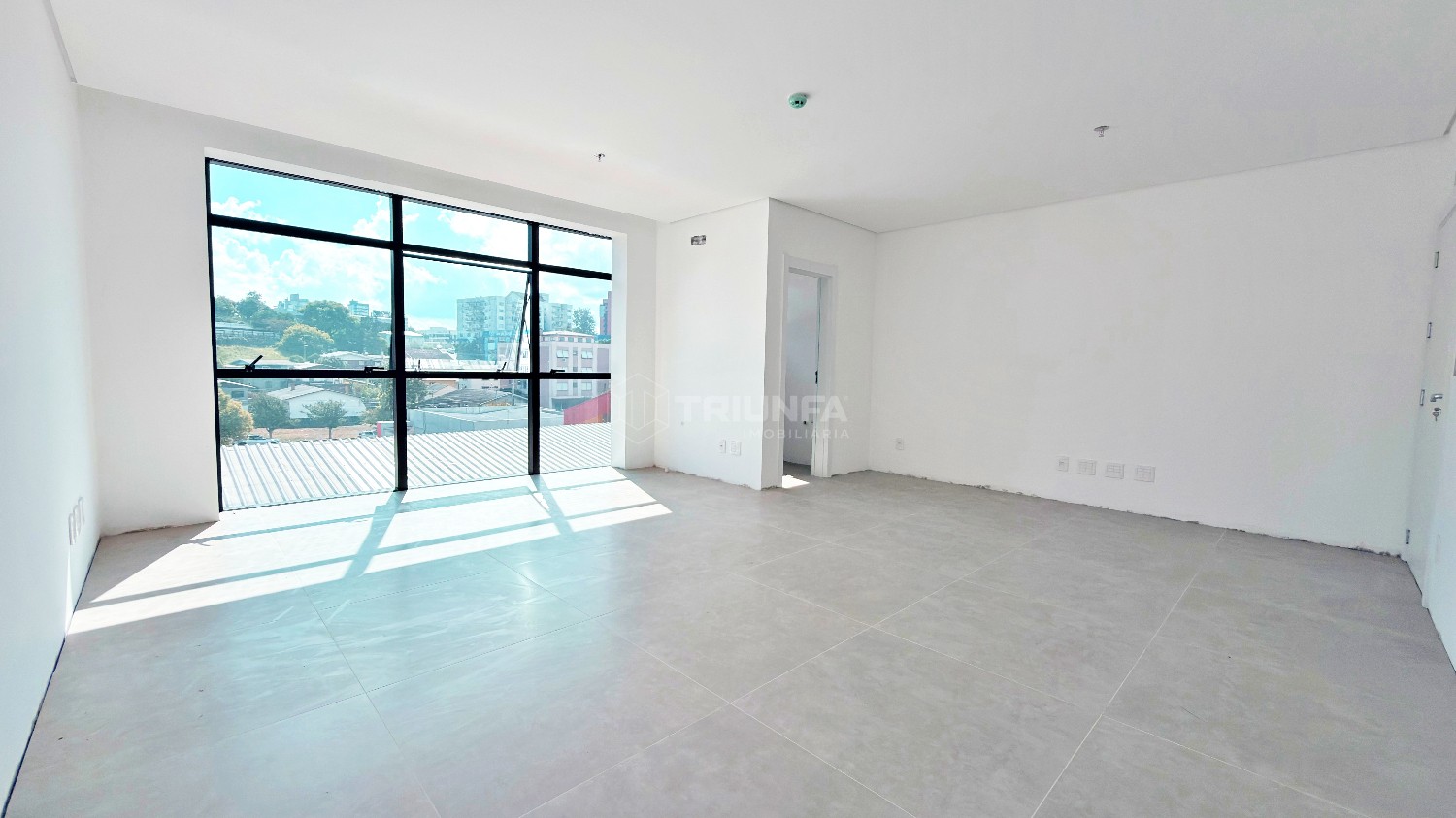 Excelente oportunidade para você que procura uma sala comercial para alugar, no Centro da cidade.