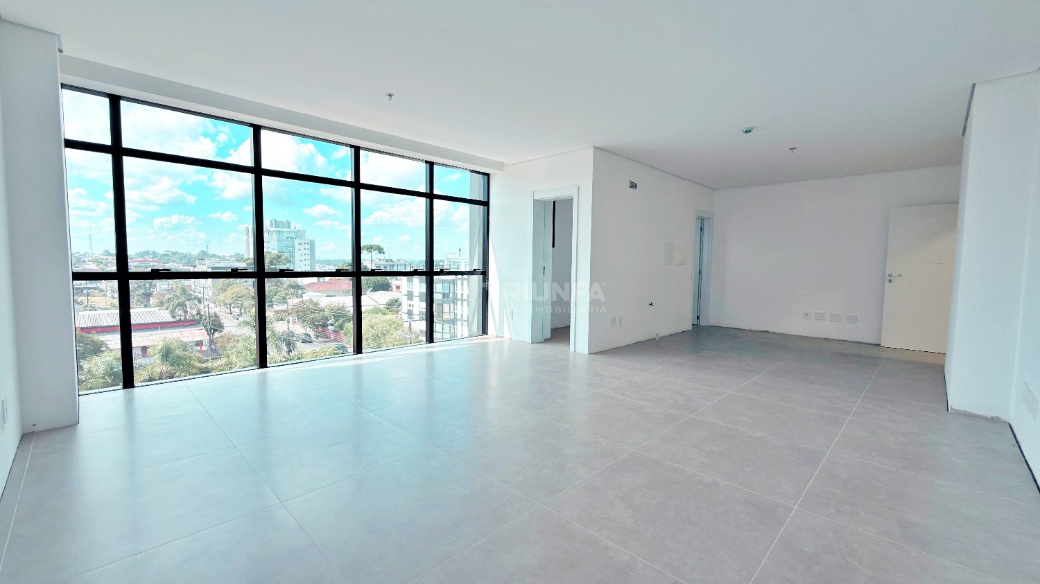 Ótima oportunidade de sala comercial para aluguel no Centro de Farroupilha, RS.