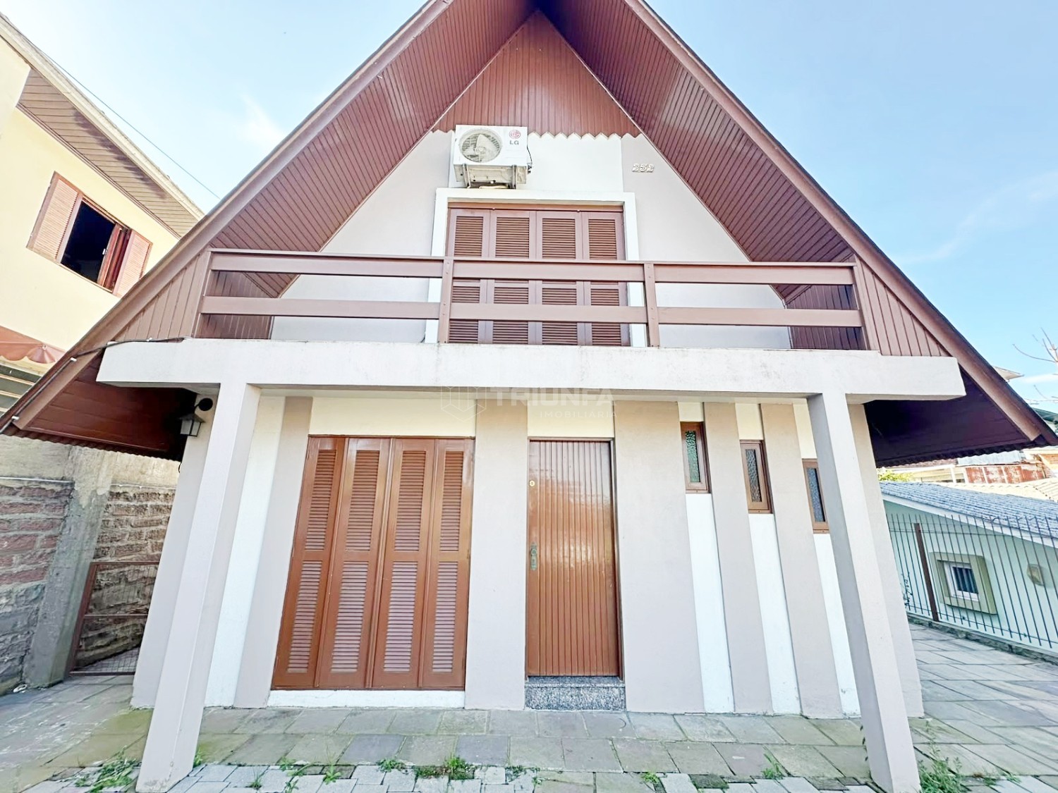 Casa à venda no bairro Primeiro de Maio, excelente oportunidade para quem busca conforto, segurança e praticidade no