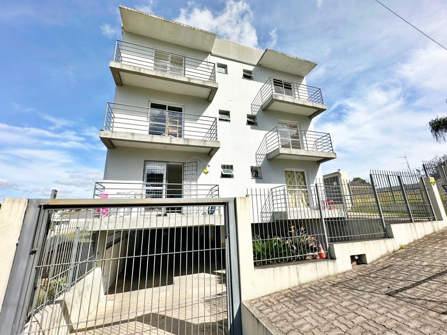 Localizado no bairro Cruzeiro, em Farroupilha/RS, este apartamento de 2 dormitórios e 1 banheiro é ideal para quem