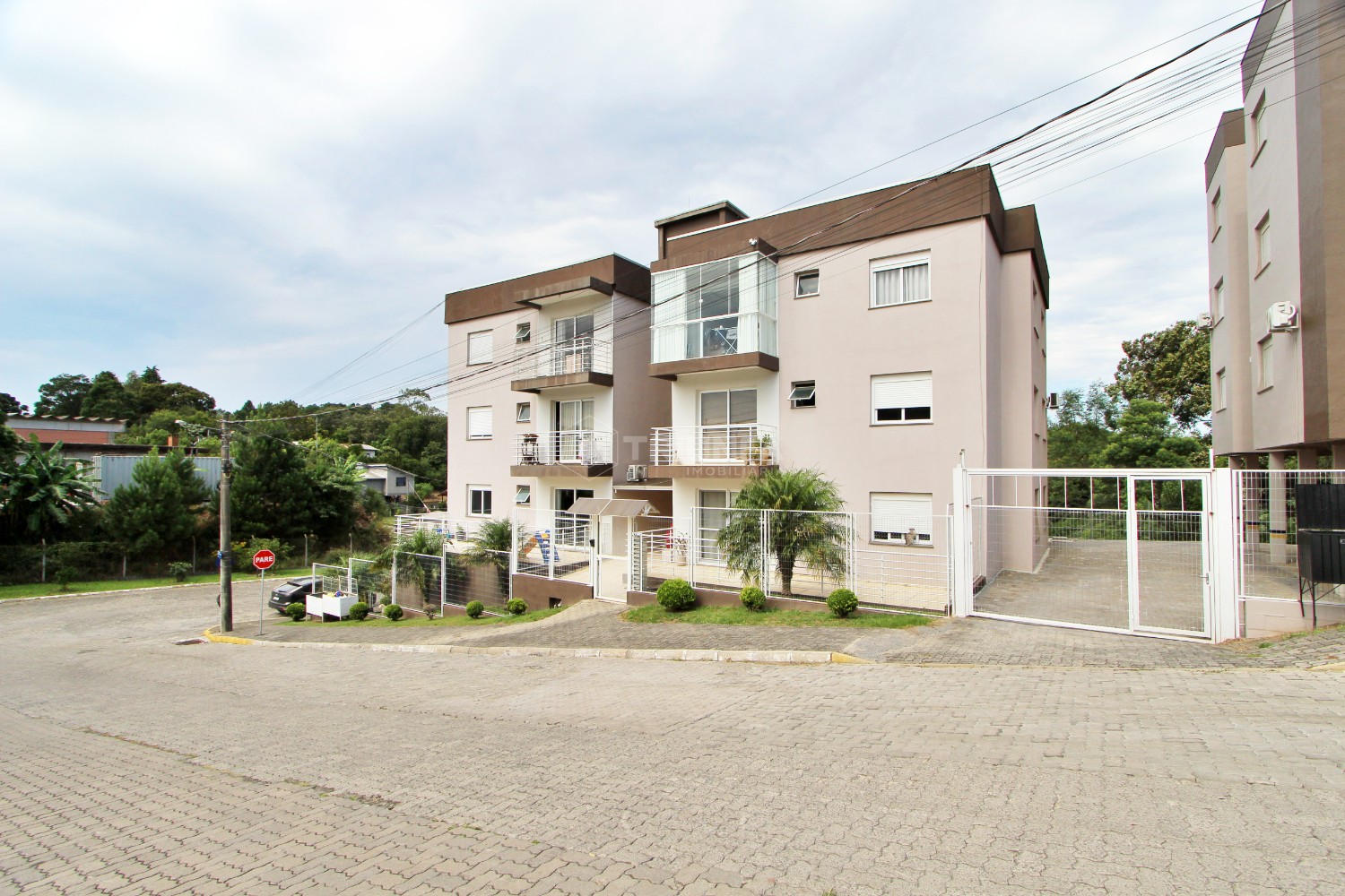 Apartamento localizado no Primeiro de Maio é o lar perfeito para quem busca praticidade.