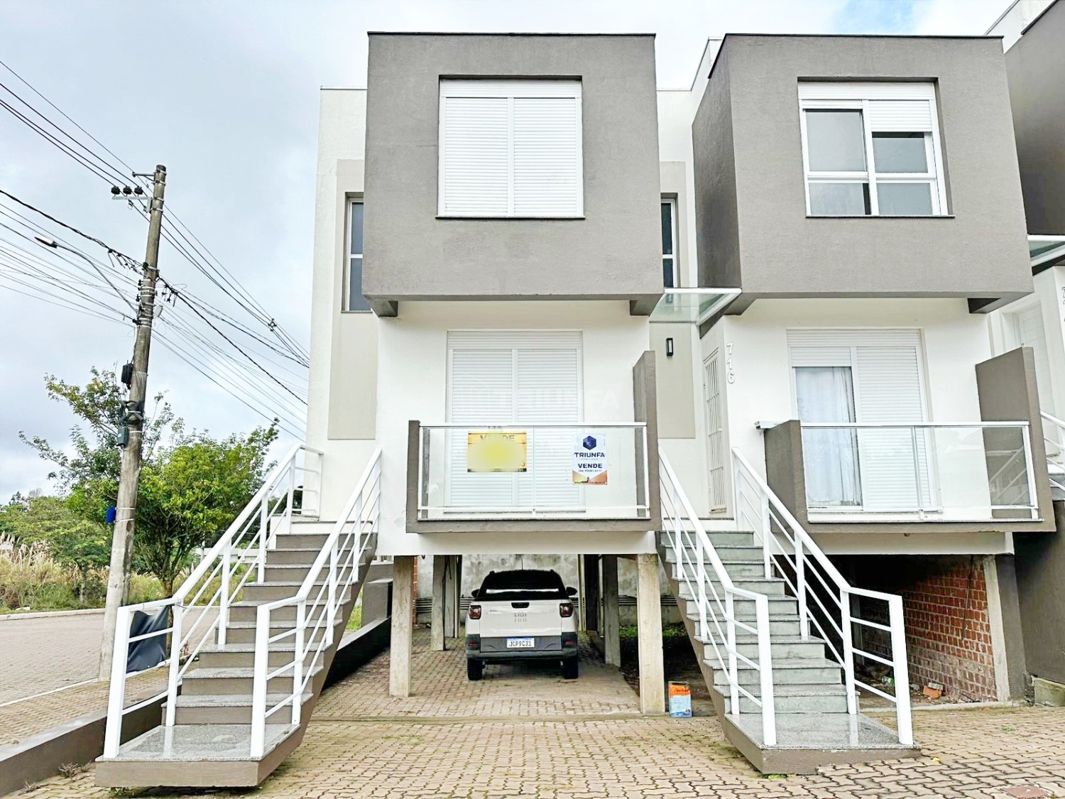 Localizado no bairro Medianeira, em Farroupilha/RS, este sobrado de 2 dormitórios e 2 banheiros é ideal para quem busca