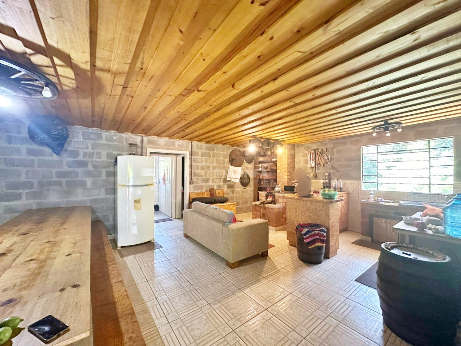 Localizada em Farroupilha, na Linha São Miguel, esta encantadora chácara de 47.000m² oferece um refúgio tranquilo e