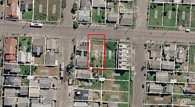 O terreno localizado no bairro América, em Farroupilha/RS, possui uma área total de 450m² e está disponível para venda.