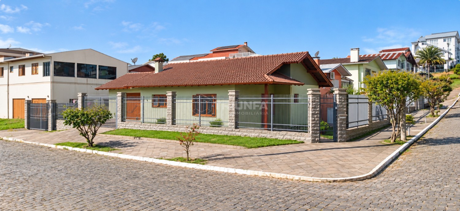 Localizada em um dos bairros mais valorizados de Farroupilha, a casa na avenida Veneza, no bairro Medianeira, é uma