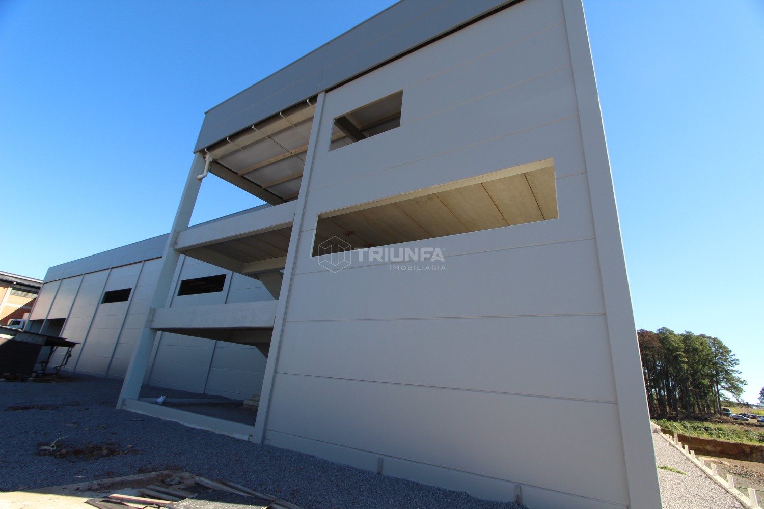 Apresentamos o Pavilhão SAMUARA, um empreendimento pensado para empresas que buscam localização estratégica, estrutura