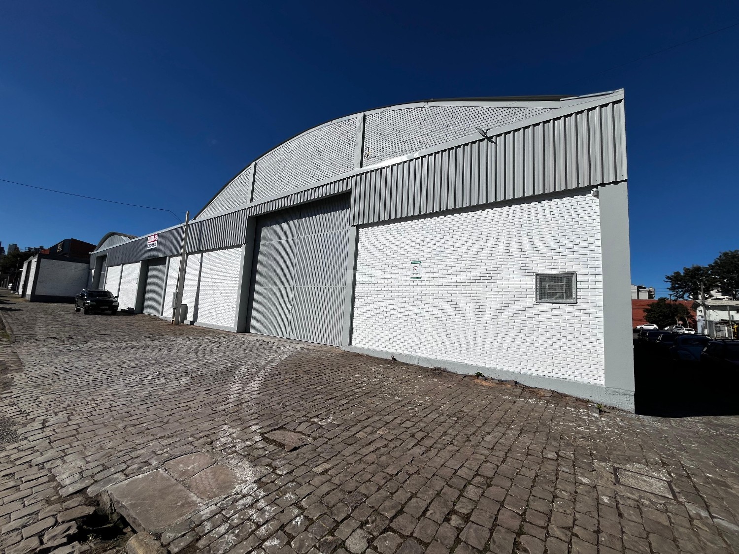 PAVILHÃO PARA LOCAÇÃO – AMPLO ESPAÇO COMERCIAL/INDUSTRIAL