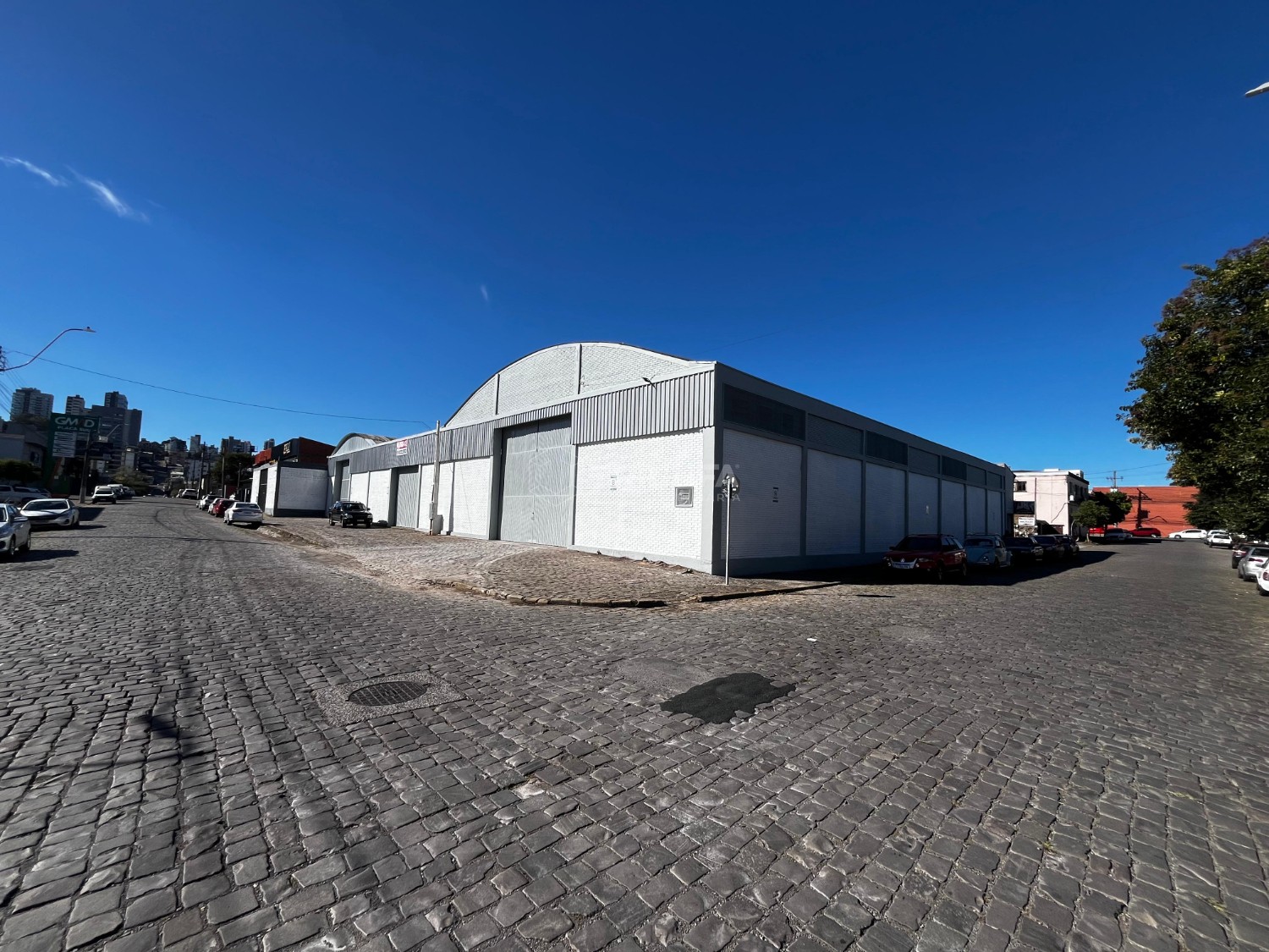PAVILHÃO PARA LOCAÇÃO – AMPLO ESPAÇO COMERCIAL/INDUSTRIAL