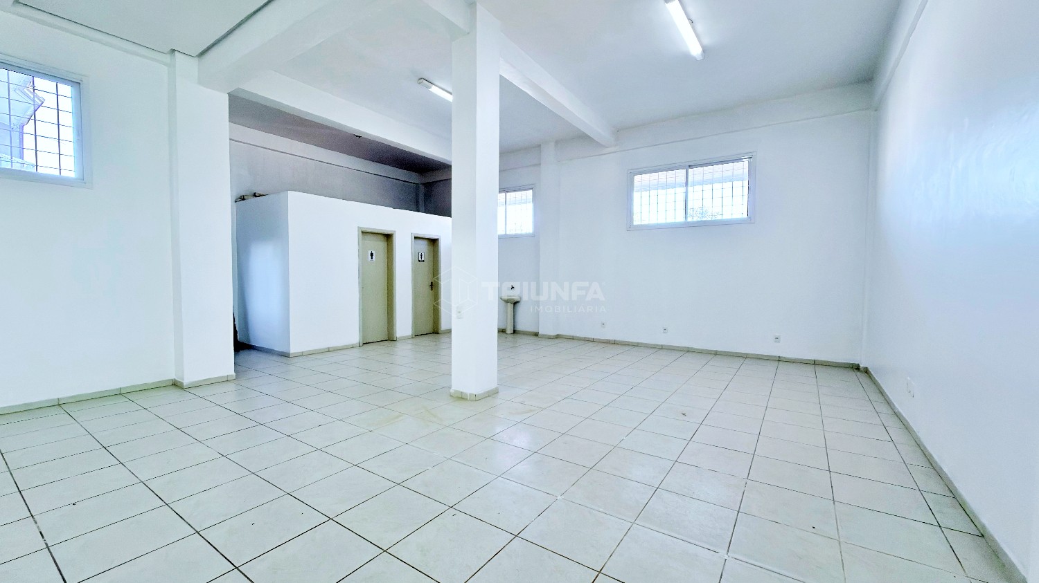 Sala comercial, para alugar, 286 m², América - Farroupilha — foto 5