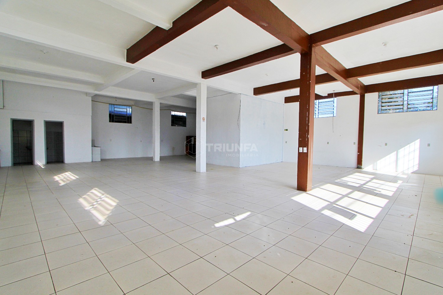 Sala comercial, para alugar, 220 m², América - Farroupilha — foto 2